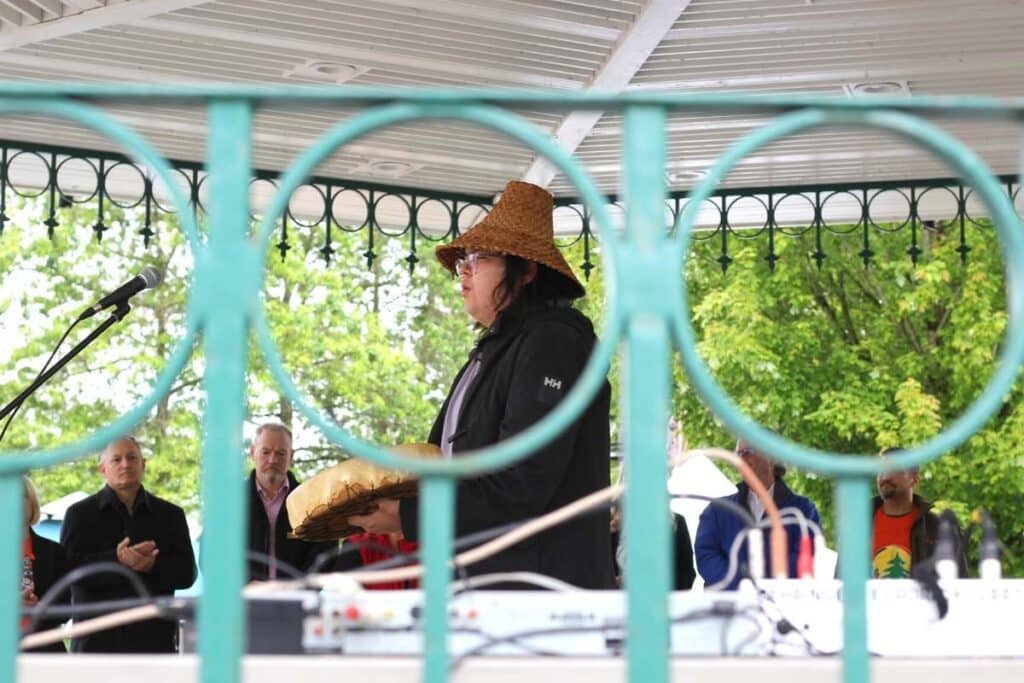 person plays on drum 