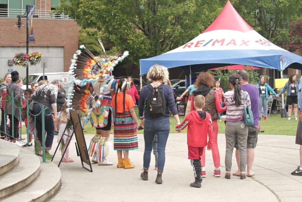 people join in to learn powwow steps